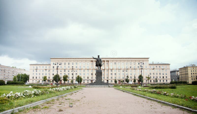 Saintpetersburg russia 23 augusti 2020 : monument. m. kirov.