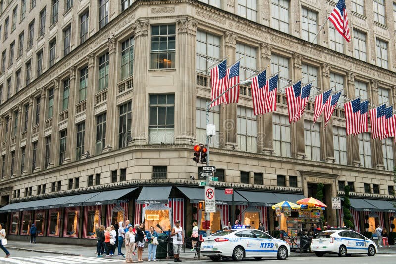 Shopping Street at 5th Avenue in NYC Editorial Photo - Image of traffic,  street: 53765256
