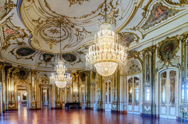 Sala da ballo del palazzo del cittadino di Queluz immagine stock libera da diritti Sala da ballo del palazzo del cittadino di Queluz immagine stock libera da diritti