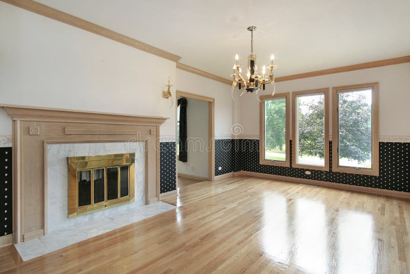 Sala de estar con la chimenea fotografía de archivo libre de regalías Sala de estar con la chimenea fotografía de archivo libre de regalías