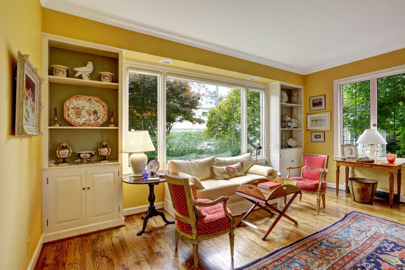 Sala De Estar Con Muebles Antiguos Fotos De Stock - Download 85 Fotos