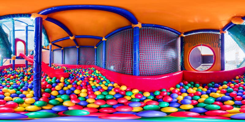 Sala De Jogos Para Crianças Com Bolas Coloridas E Uma Lâmina De Plástico .  Pequeno Planeta 360 Foto de Stock - Imagem de divertimento, panorâmica:  177543382