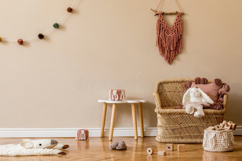 El Bonito Interior De La Habitación Infantil Con Accesorios Para Bebés Y  Juguetes. Imagen de archivo - Imagen de travieso, cabrito: 175792905