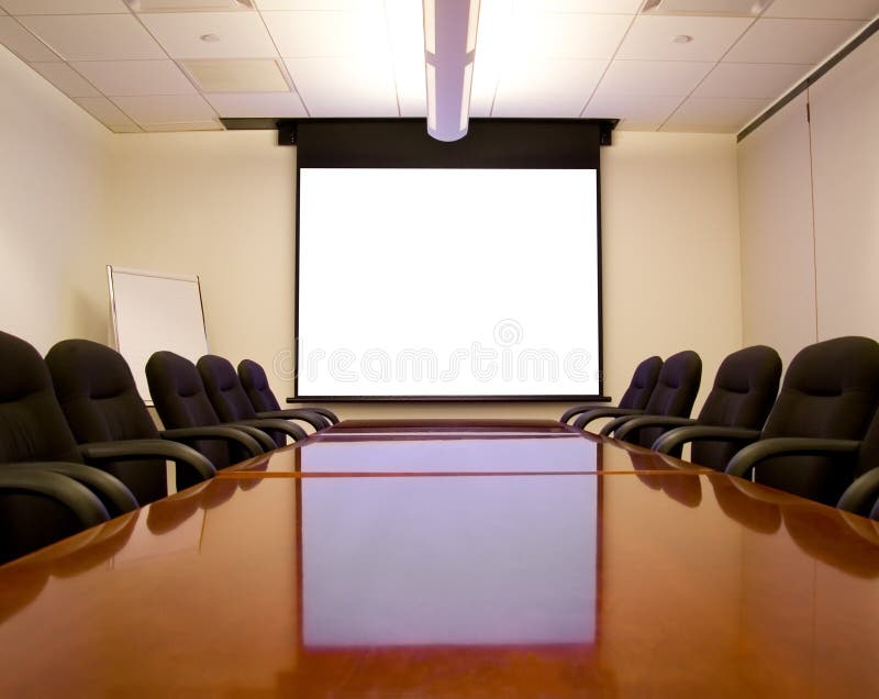 Sala de reunión con la pantalla