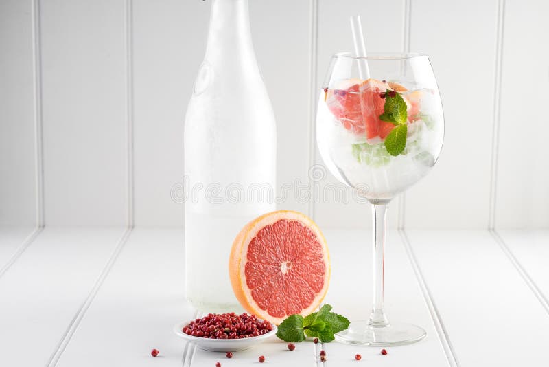Sala do fundo das bebidas das bebidas dos cocktail para o texto foto de stock Sala do fundo das bebidas das bebidas dos cocktail para o texto foto de stock