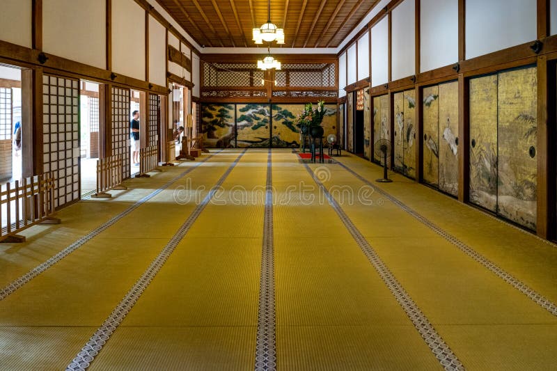 Sala japonesa tradicional da sala de Ohiroma com Tatami imagem de stock Sala japonesa tradicional da sala de Ohiroma com Tatami imagem de stock