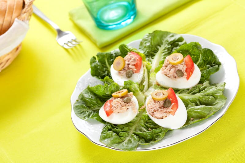 Salad of letuce egg tuna and olive