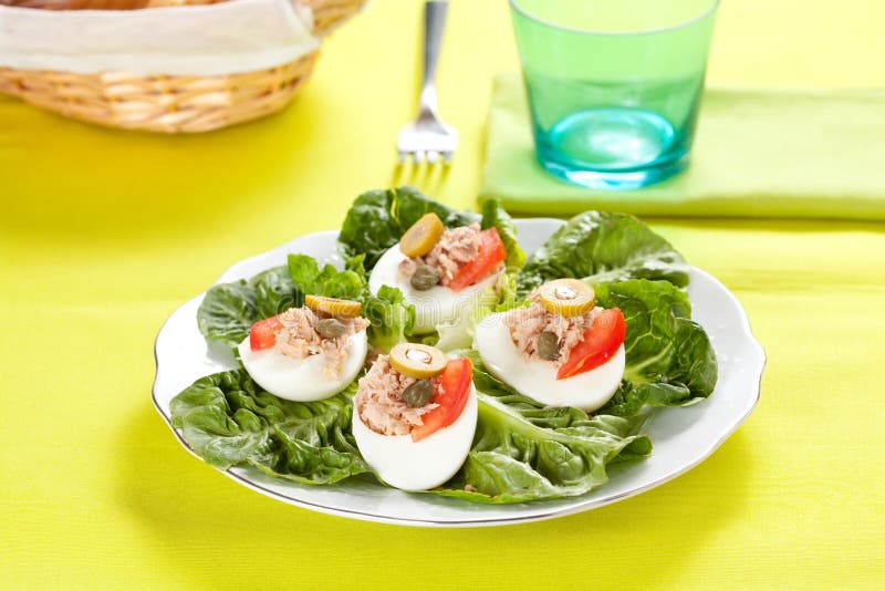 Salad of letuce egg tuna and olive