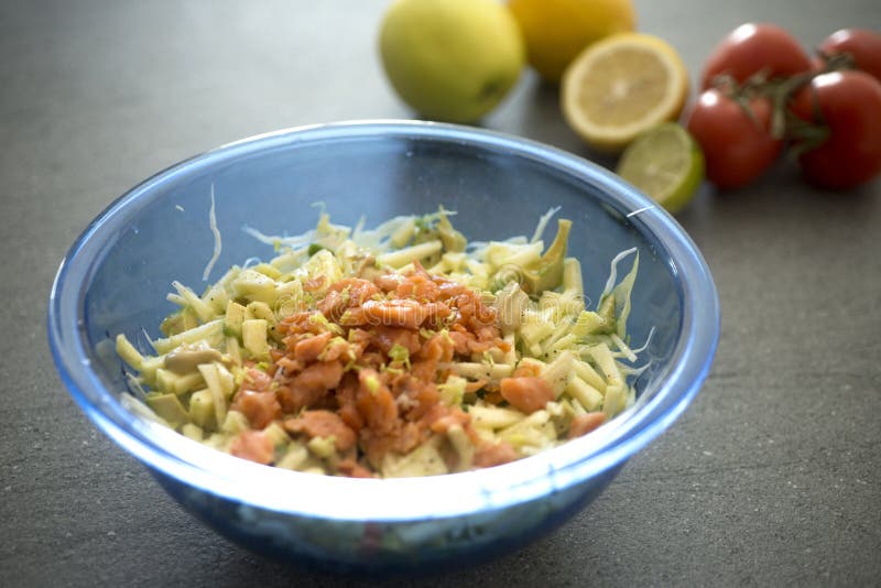 Salada salmon fumada foto de stock Salada salmon fumada foto de stock
