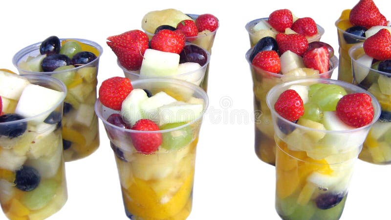 Salade de fruits dans des tasses photo libre de droits Salade de fruits dans des tasses photo libre de droits