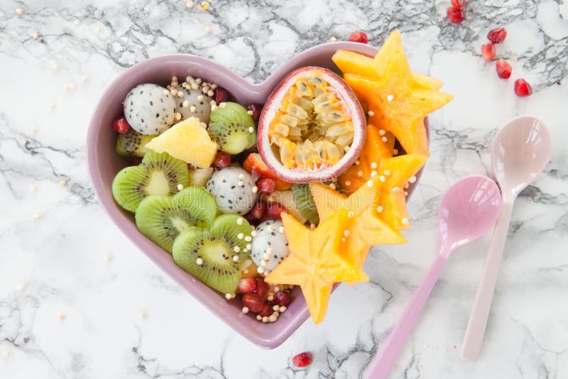 Salade de fruits exotique fraîche images libres de droits Salade de fruits exotique fraîche images libres de droits