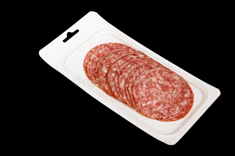 Salame no pacote do vácuo foto de stock. Imagem de alimento 35451034