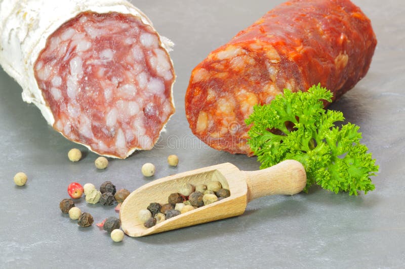 Salami imagen de archivo. Imagen de alimento, italia 35921461