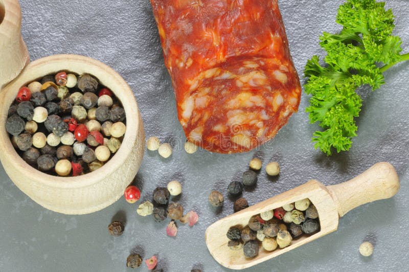 Salami imagen de archivo. Imagen de alimento, italia 35921461