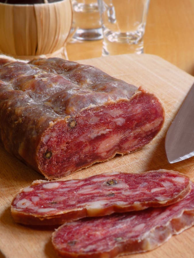 Salami italiano foto de archivo. Imagen de gordo, alimento 19219844