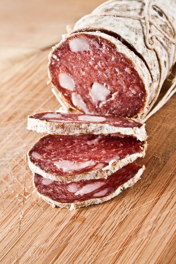 Salami italiano imagen de archivo. Imagen de bocado, comestible 22080897