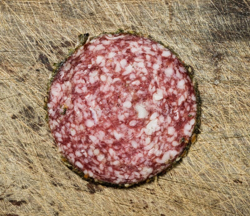 Salami plasterek obraz stock. Obraz złożonej z zimno 64890725