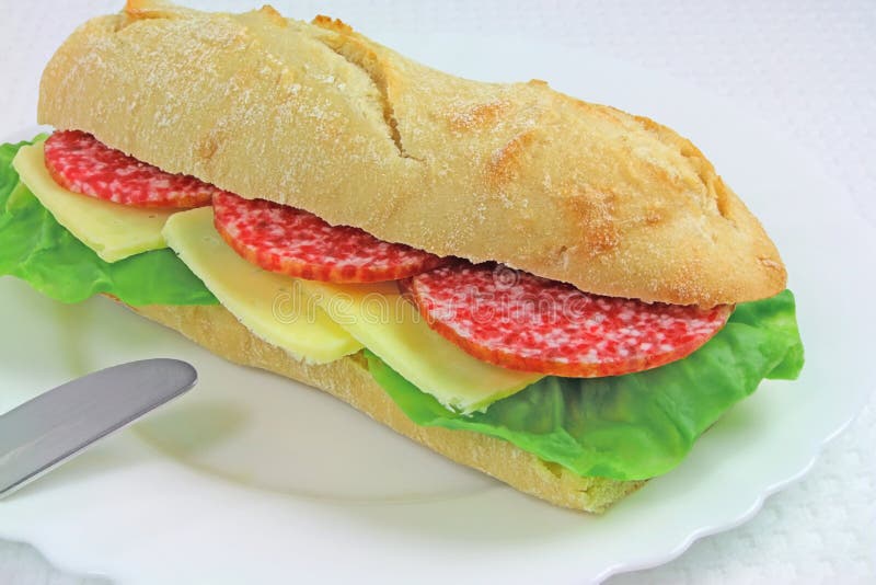 Sandwich Mit Salami, Butter Und Gurken Stockfoto Bild von scheibe