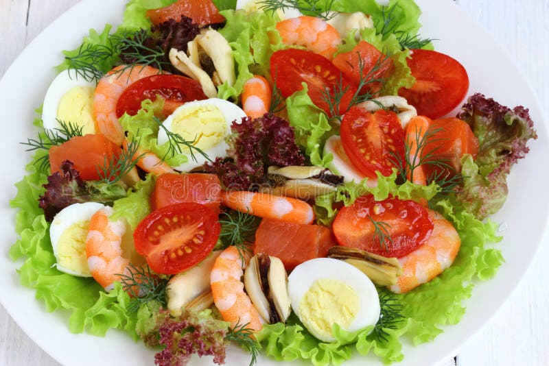 Salat mit essbaren Meerestieren stockfoto Salat mit essbaren Meerestieren stockfoto