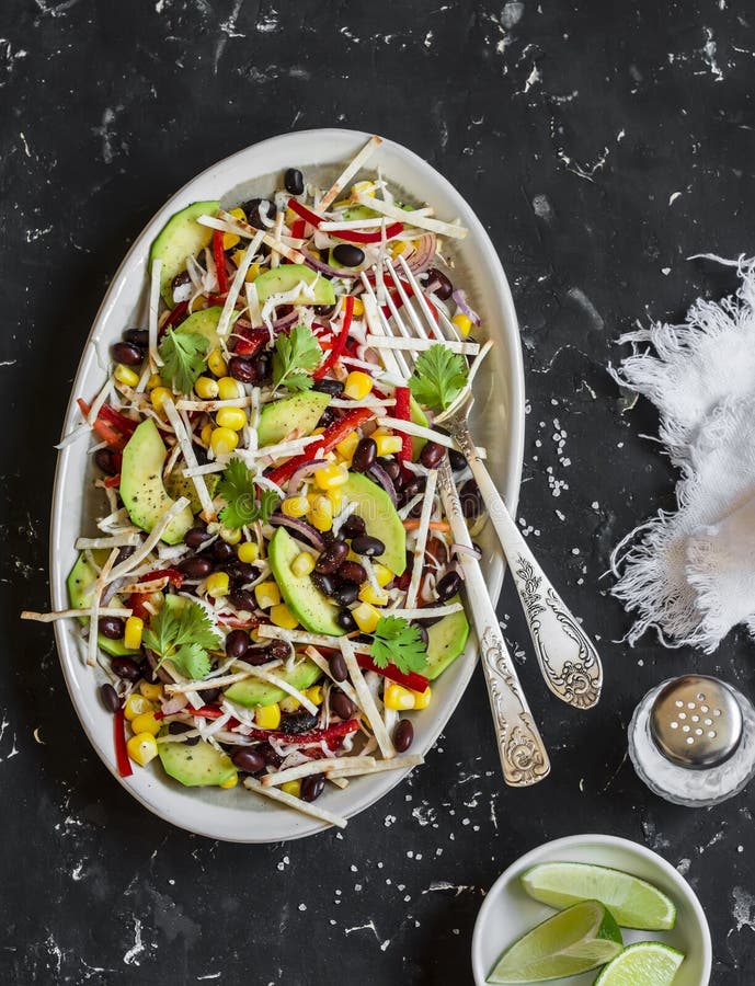 Mexikanischer Salat Der Schwarzen Bohne Salat Mit Mais, Bohnen, Avocado ...