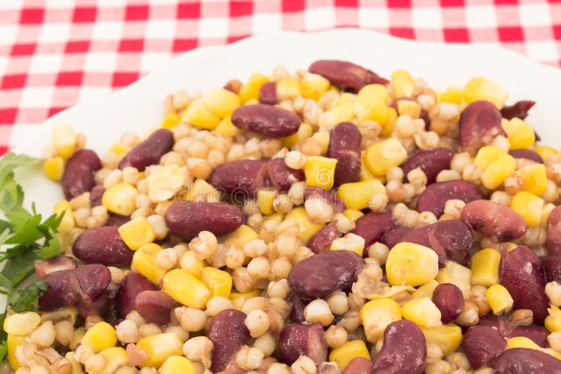 Salat Von Bohnen, Von Weizen Und Von Mais Stockfoto - Bild von ...