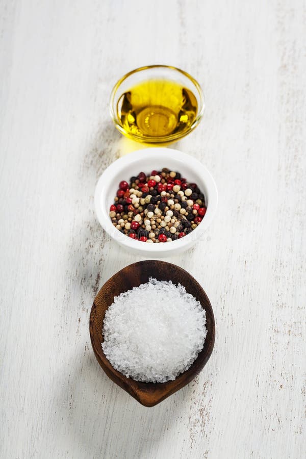 Sale, pepe e olio d'oliva fotografia stock. Immagine di aspetti 38503736