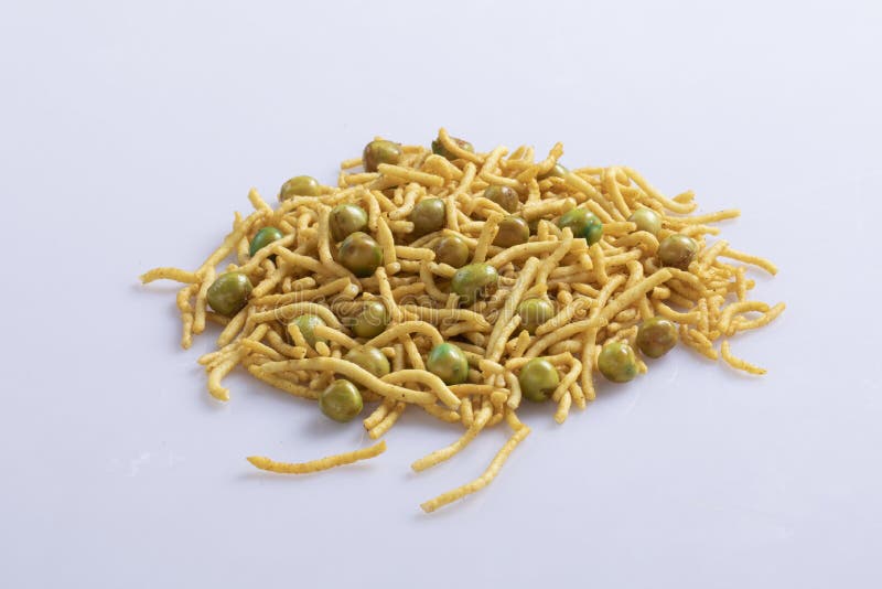 Deliciosos petiscos indianos doces e salgados 'Chanachur' ou Bombay Mix foto de stock