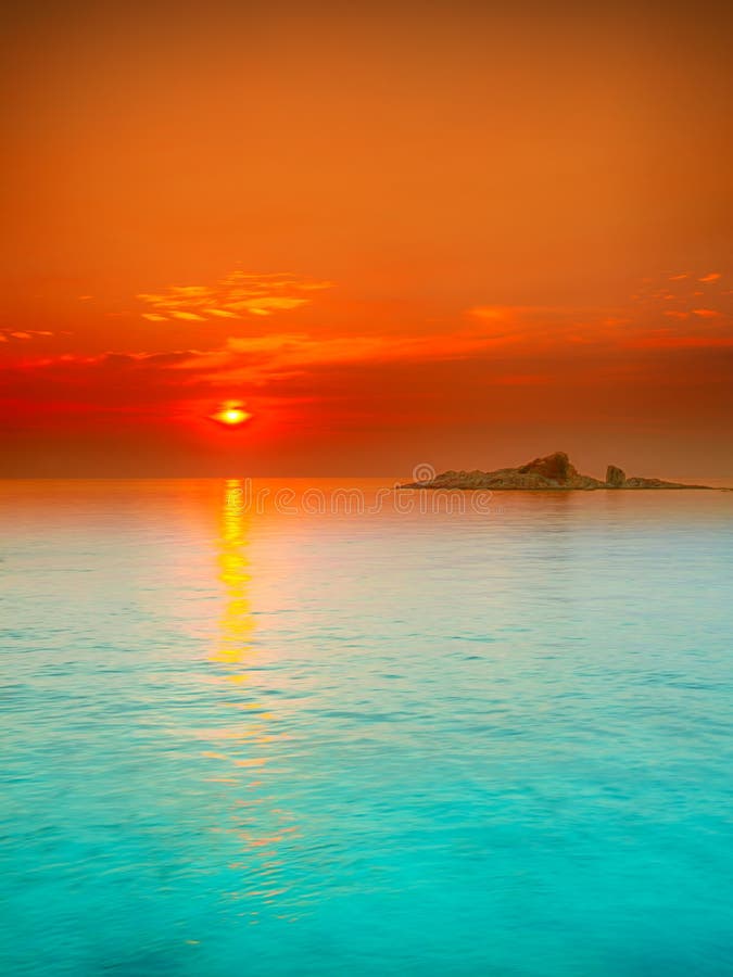 Salida del sol foto de archivo. Imagen de roca, vacaciones 26339594