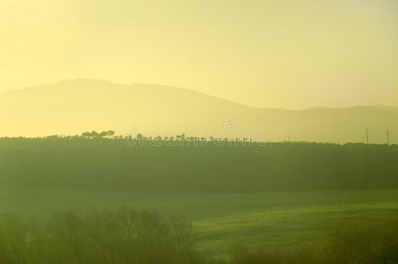 Salida del sol de color verde amarillo fotografía de archivo libre de regalías