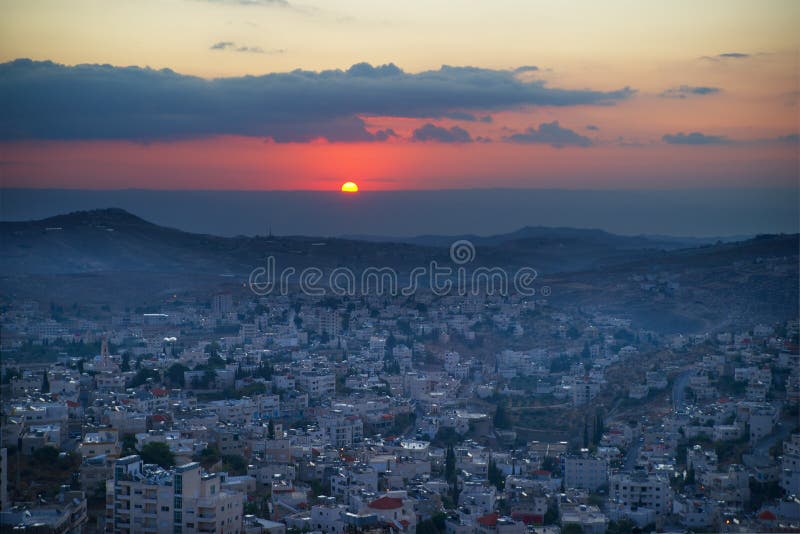 Salida del sol en Bethlehem, Palestina, Israel