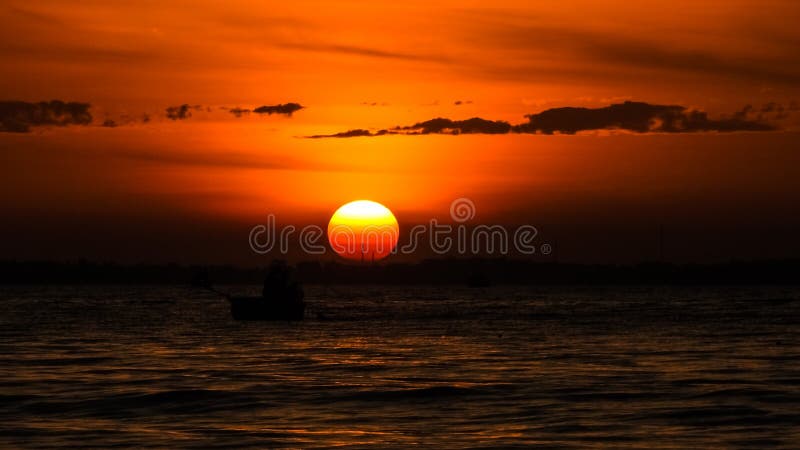 Salidas Del Sol Y Puestas Del Sol Hermosas Foto De Archivo Imagen De