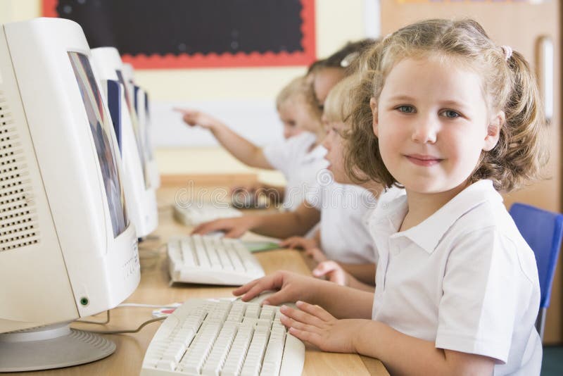 Salle De Classe D Ordinateur Photo Stock Image Du Apprendre Enfant