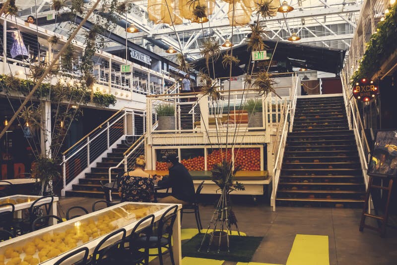 Salle ? manger ? l'installation d'emballage d'Anaheim photographie stock Salle ? manger ? l'installation d'emballage d'Anaheim photographie stock