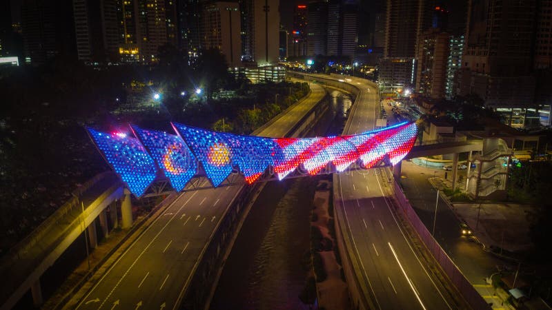 Saloma bridge night