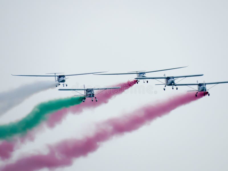 Download Salon De L'aéronautique Tricolore De Flèches Tirrenia, Pise, Italie, Le 11 Septembre, 2 Image stock - Image du acrobate, pilote: 77157281