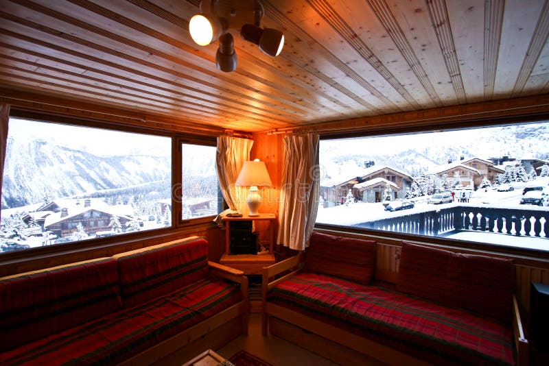 Salone in chalet alpino svizzero