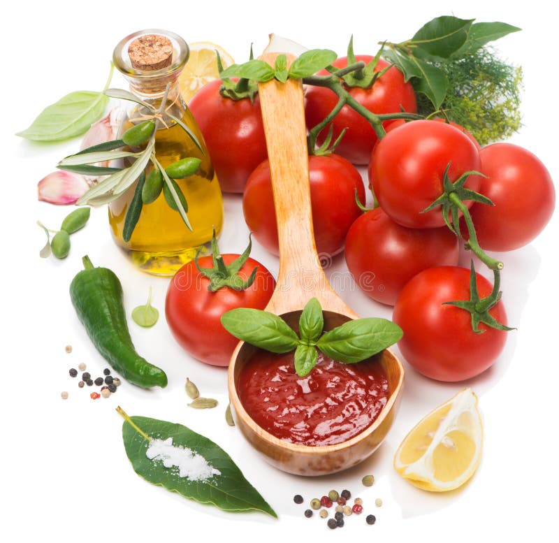 Salsa al pomodoro ed ingredienti immagine stock Salsa al pomodoro ed ingredienti immagine stock