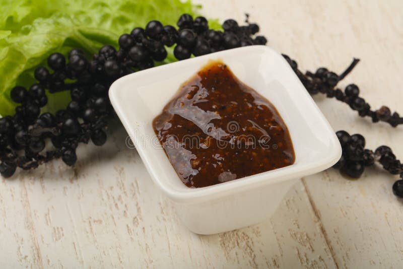 Salsa di pepe nero fotografia stock. Immagine di cucina 111765538