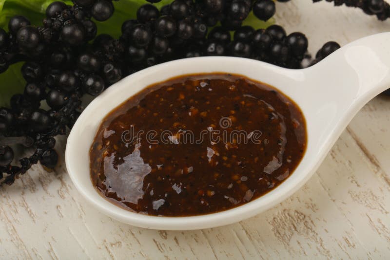 Salsa di pepe nero fotografia stock. Immagine di tuffarsi 111771006