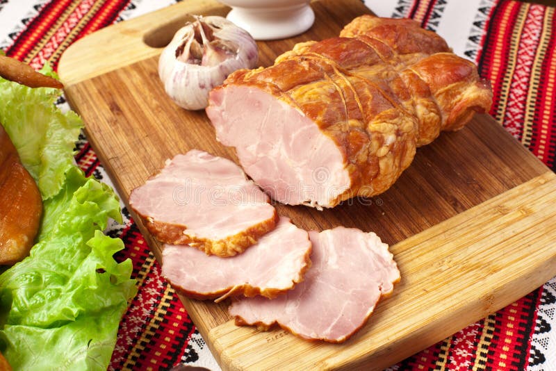 Salted a bouilli le porc sur la planche à découper. photos stock Salted a bouilli le porc sur la planche à découper. photos stock