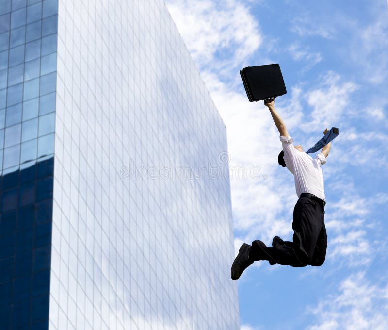 Salto feliz del hombre de negocios fotografía de archivo libre de regalías Salto feliz del hombre de negocios fotografía de archivo libre de regalías