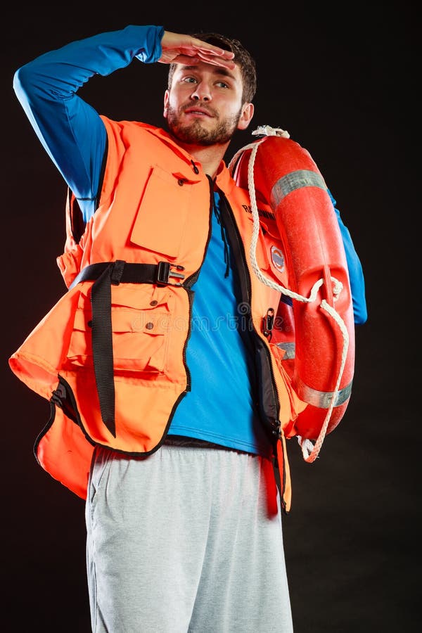 Salva-vidas na veste de vida com o boia salva-vidas da boia de anel foto de stock Salva-vidas na veste de vida com o boia salva-vidas da boia de anel foto de stock