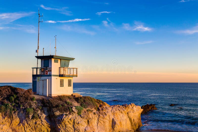Salva-vidas Station no por do sol em Califórnia do sul foto de stock royalty free Salva-vidas Station no por do sol em Califórnia do sul foto de stock royalty free