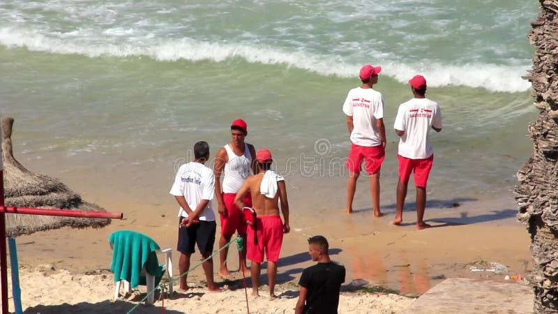 Salvadores en la playa