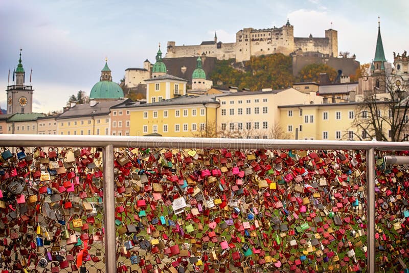Salzburg pejzażu miejskiego widok od Makartsteg mostu zdjęcie royalty free