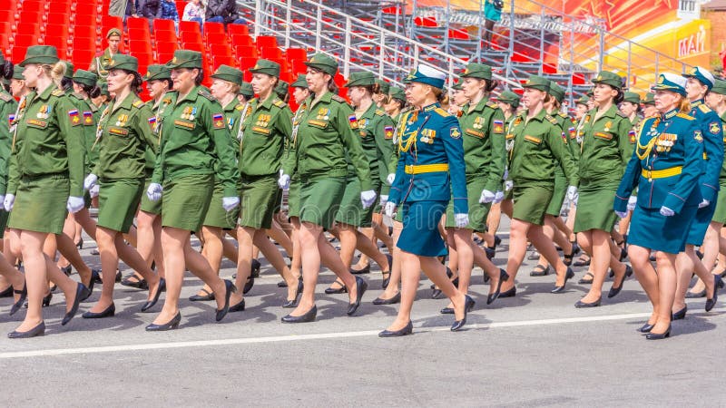 Samara May 2018: Schönheitssoldaten marschieren in Bildung stockbilder Samara May 2018: Schönheitssoldaten marschieren in Bildung stockbilder