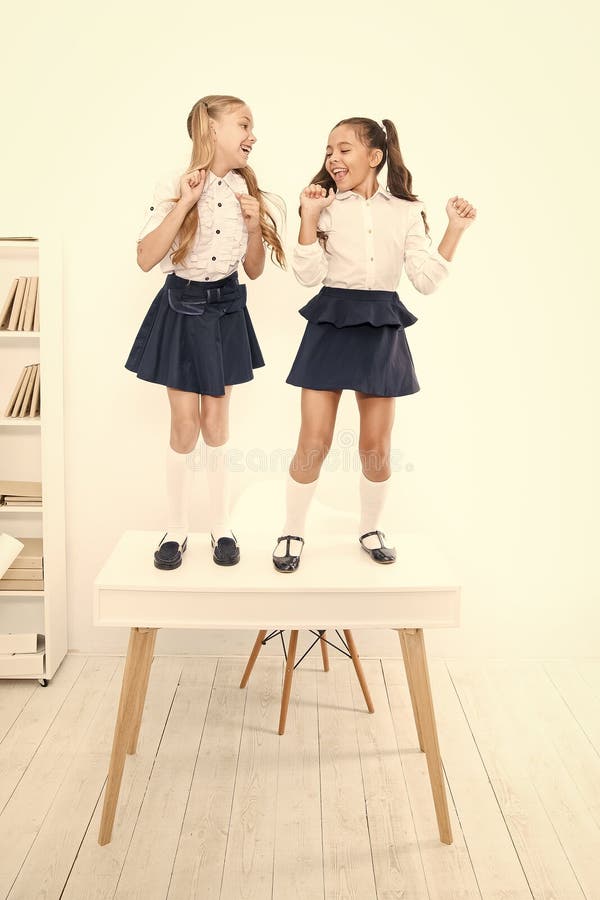 Same school friend. Популярная девочка в классе. Children standing on Table. Милый ученик в Рилле девочка. Girl in Classroom.