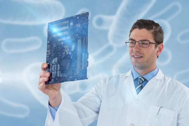 Samengesteld beeld van 3d de holdingsmotherboard van de computeringenieur royalty-vrije stock foto Samengesteld beeld van 3d de holdingsmotherboard van de computeringenieur royalty-vrije stock foto