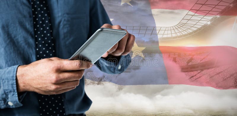 Samengesteld beeld van mid-section van de bedrijfsmens die smartphone gebruiken royalty-vrije stock afbeelding Samengesteld beeld van mid-section van de bedrijfsmens die smartphone gebruiken royalty-vrije stock afbeelding