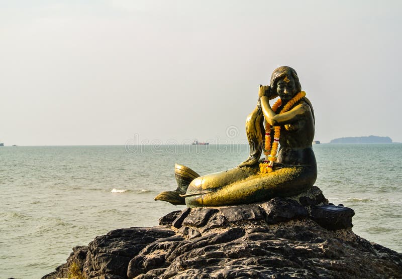 Samila Beach Songkhla Stock Photo Image Of Statue Smile 85688352